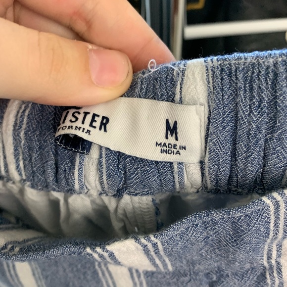 HOLLISTER BLUE WHITE STRIPED FLOWY PANTS CULOTTES - Picture 4 of 4